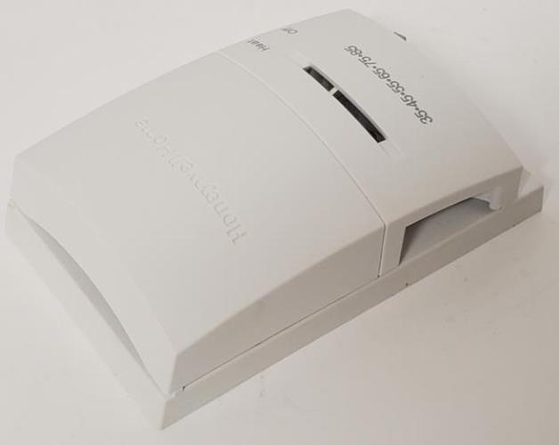 Vertical Non-Programmable Thermostat with Low Temperature Range