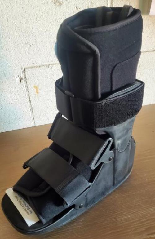 United Ortho USA14115 Short Air Cam Walker Fracture Boot, Medium, Black