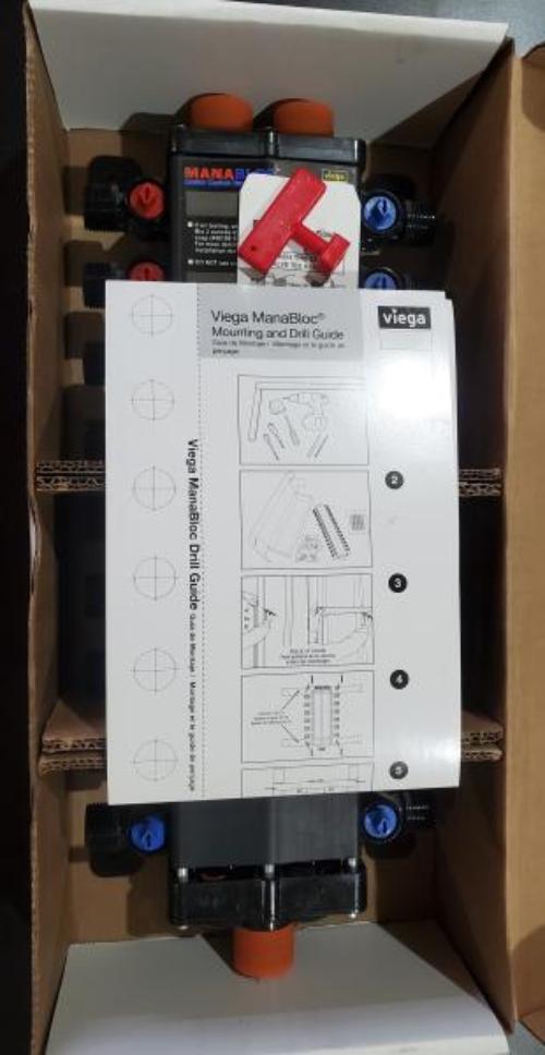 Manabloc 1/2 in. x 18 Port Polysulfone Distribution Manifold (8 Hot/10 Cold)