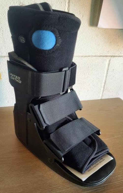 United Ortho USA14115 Short Air Cam Walker Fracture Boot, Medium, Black