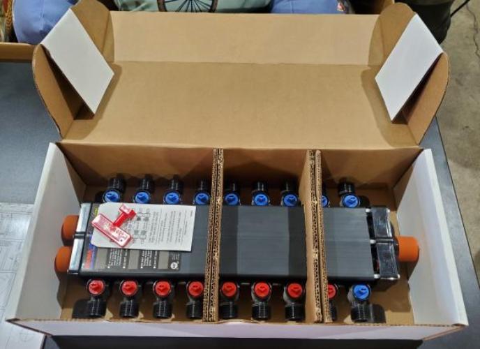 Manabloc 1/2 in. x 18 Port Polysulfone Distribution Manifold (8 Hot/10 Cold)